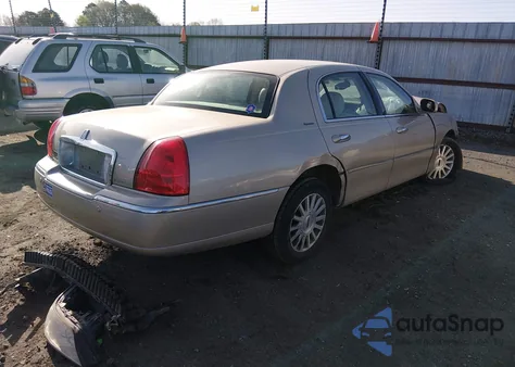 2004 Lincoln Town Car Signature from USA, damaged, VIN 1LNHM81W14Y636227